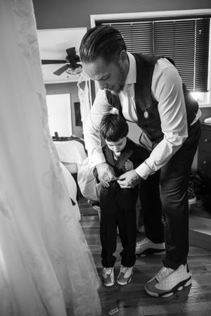 Candid black and white wedding photography – elegant, timeless, and full of emotion.