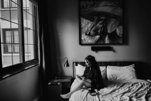Bride and groom black and white portraits – capturing real moments and natural expressions.