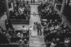 Black and white wedding photos – classic, elegant, and unforgettable images.