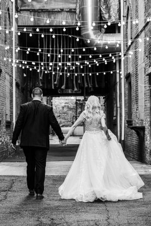 Black and white wedding photos – classic, elegant, and unforgettable images.