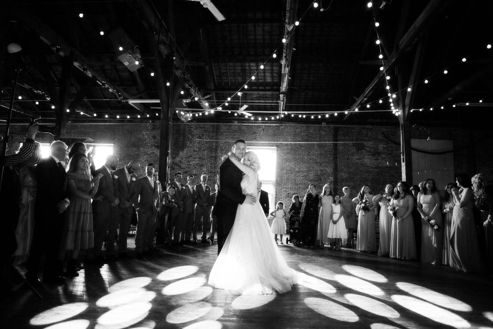 Black and white wedding photos – classic, elegant, and unforgettable images.