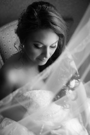 Black and white wedding photos – classic, elegant, and unforgettable images.