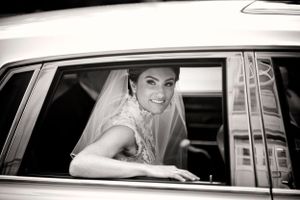 Bride and groom black and white portraits – capturing real moments and natural expressions.
