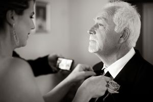 Bride and groom black and white portraits – capturing real moments and natural expressions.