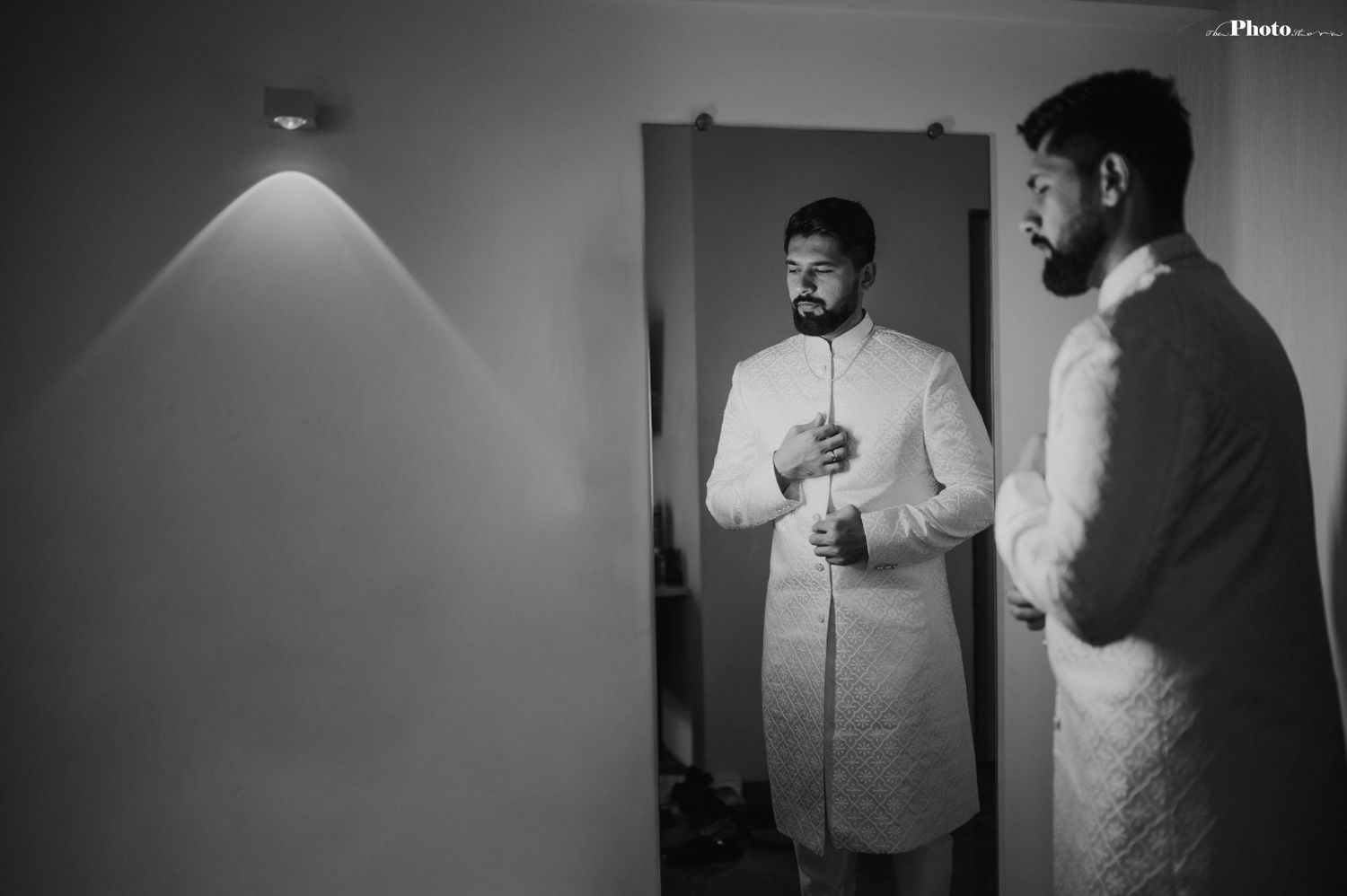 Black and white image of preparation moments before ceremony.