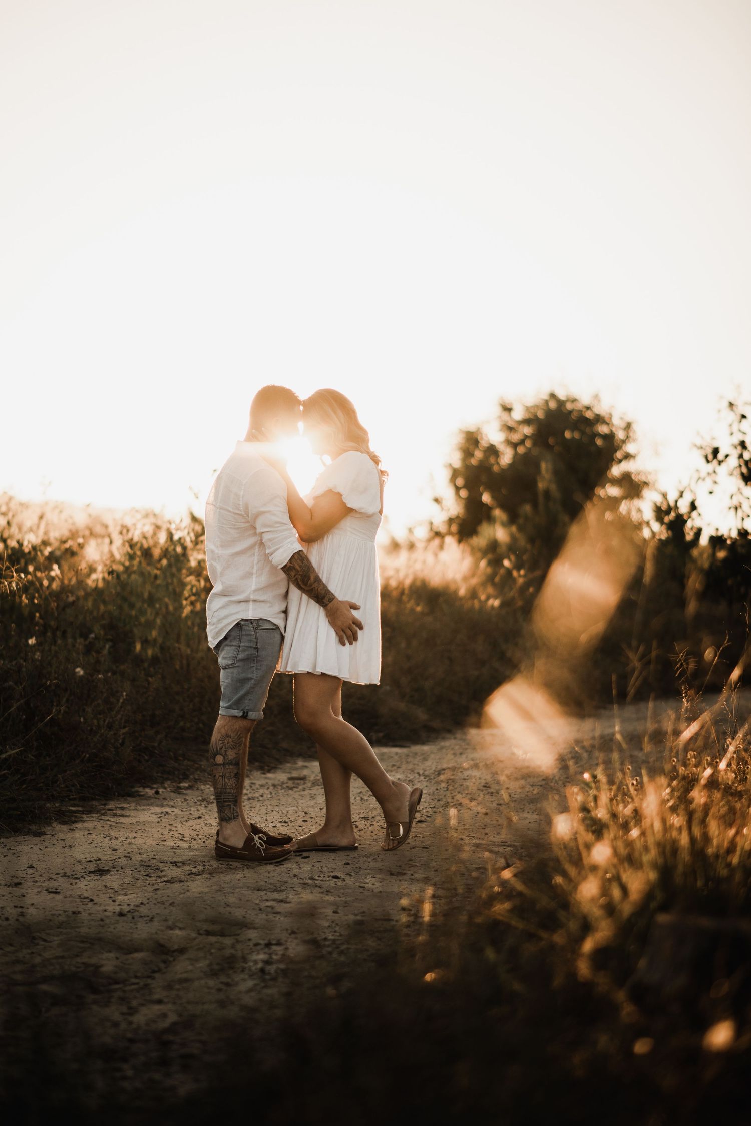 Engagement photoshoot at sunset at glasshouse mountains