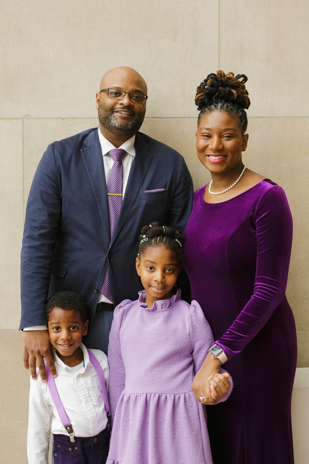 Family of four against The Met's marble facade, elegantly captured by Paula Ortiz during a NYC family session