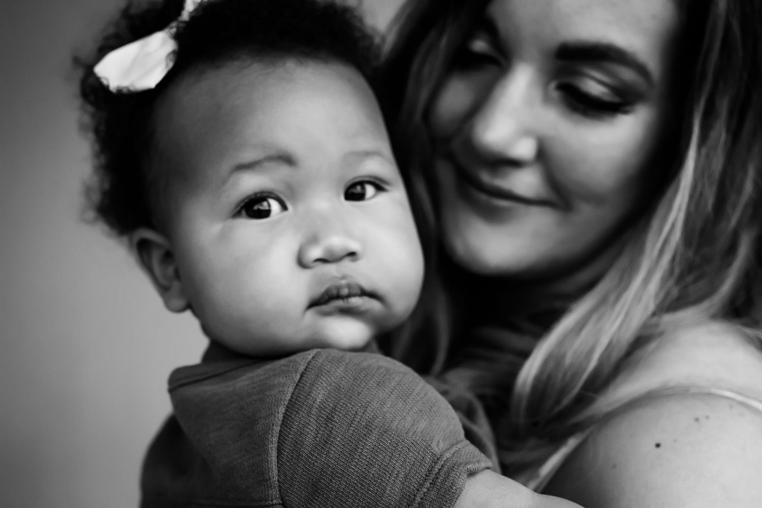 Beautiful motherhood mini sessions at Studio Boheme in Calgary by family photographer Love & Sunshine Photography.
