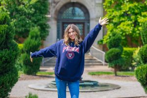 Shout it from the rooftops! This senior portrait features a girl proudly wearing her college sweatshirt