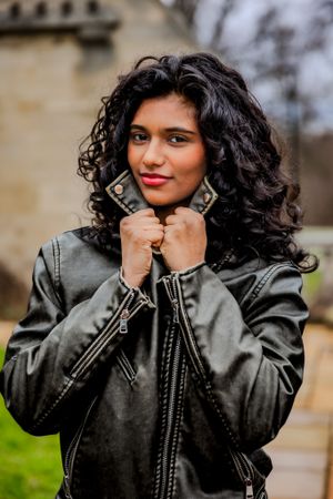 glamour and intrigue in this senior portrait photo