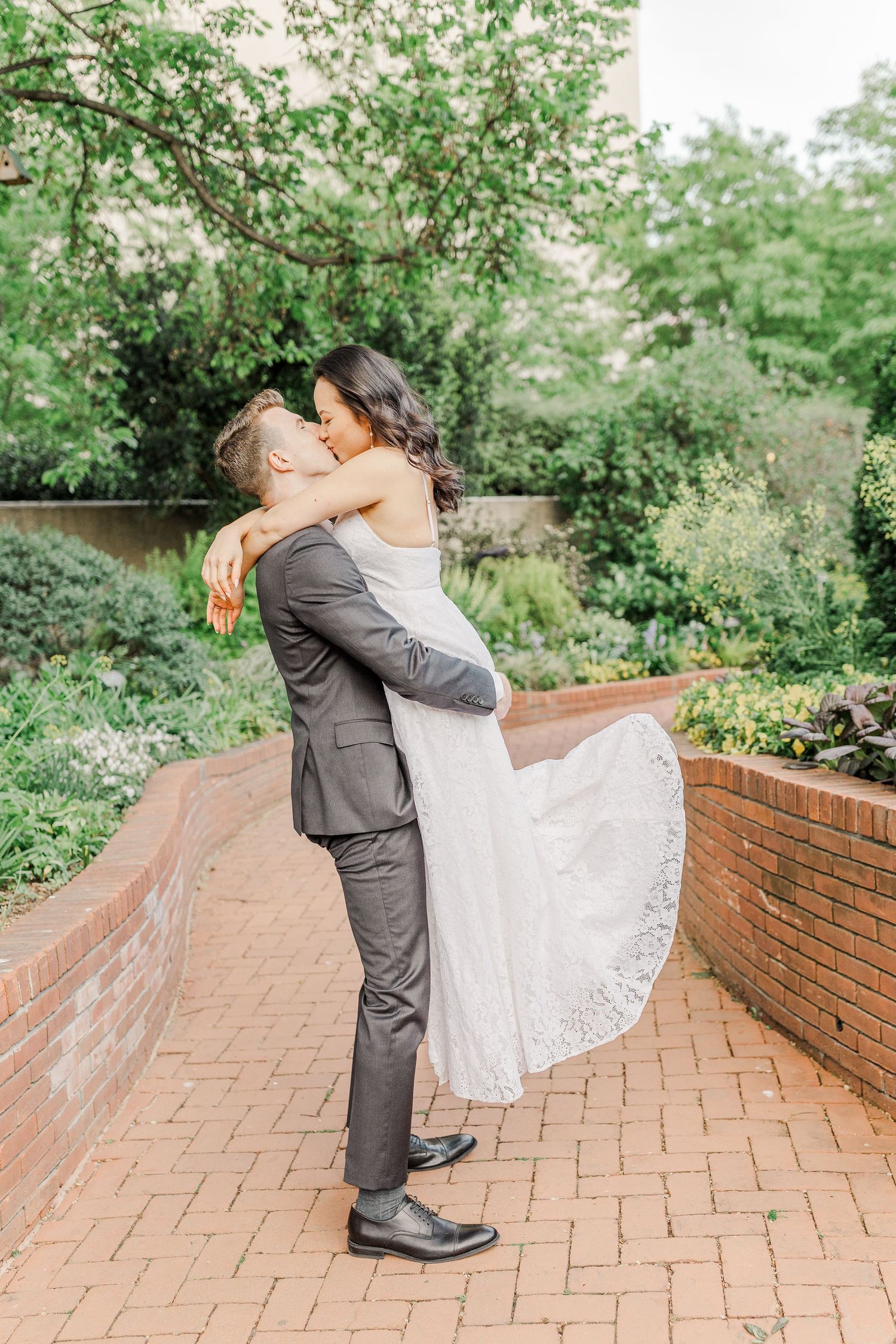 MOONGATE GARDEN WASHINGTON DC ENGAGEMENT PICTURES