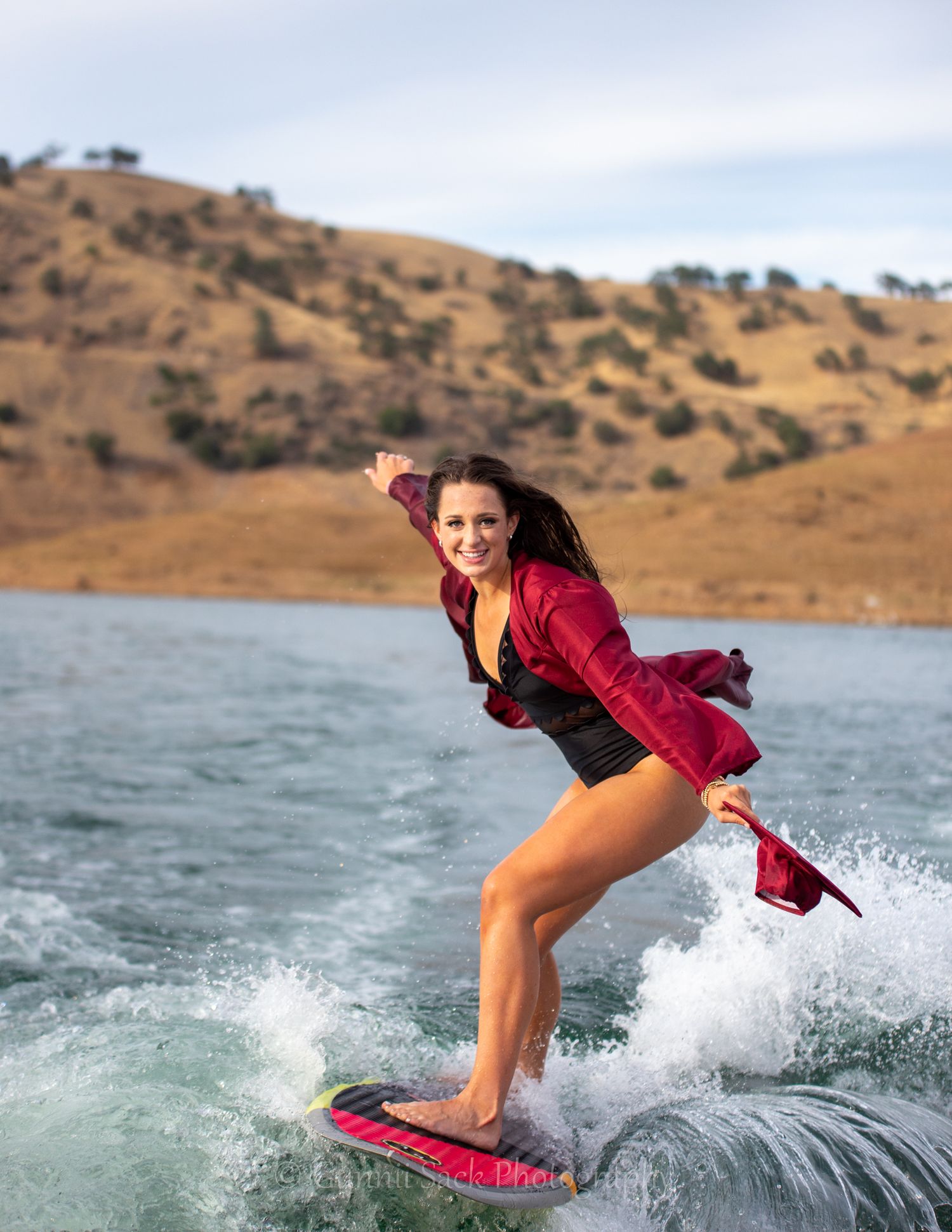 gunnii sack photography, graduation photo surfing, lake shoot, class of 2022, calaveras