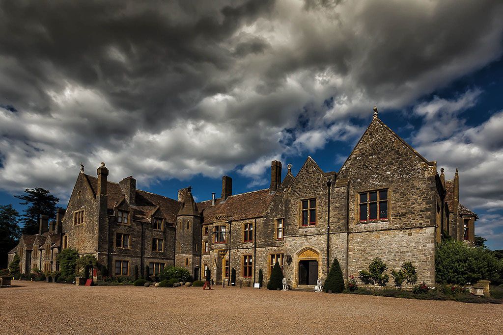 Huntsham Court Devon Wedding venue by Devon Wedding Photographer