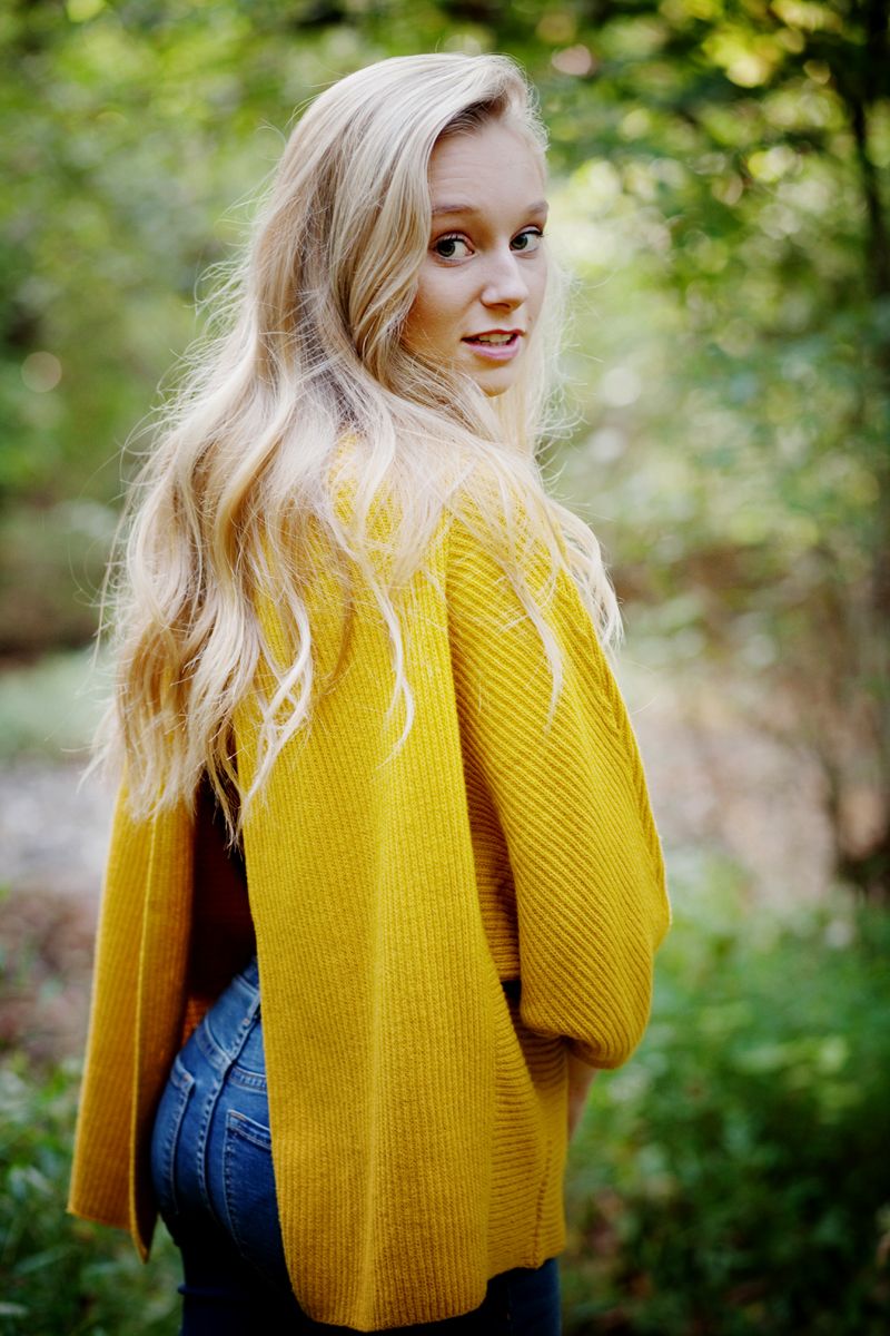 Louisville Senior Portrait Photographer girl in a yellow sweater laura chism photography