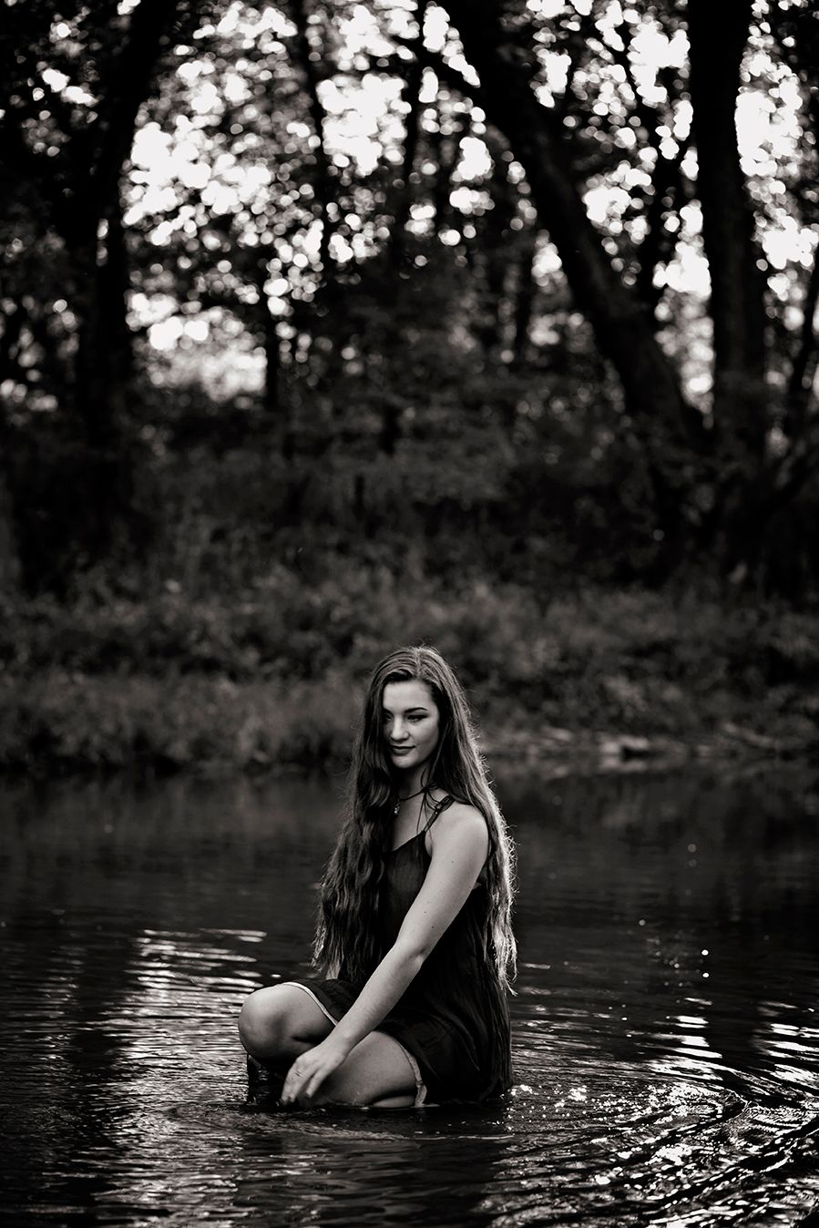 Louisville Senior Portrait Photographer laura chism photography girl in a creek