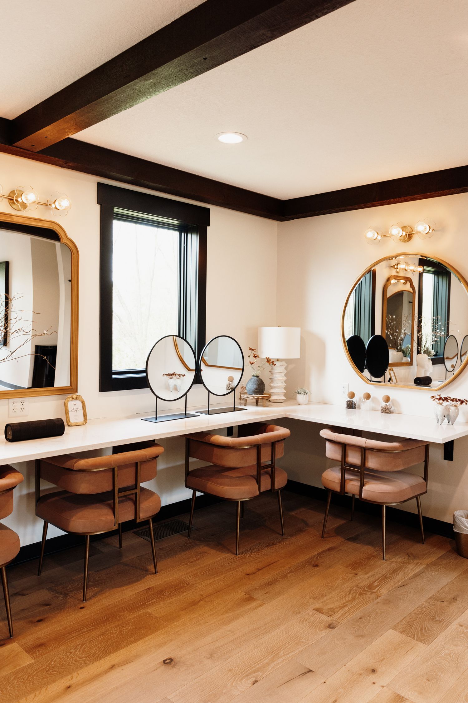 Getting ready space at Belle Ame Vineyard Wedding Venue in River Falls, Wisconsin