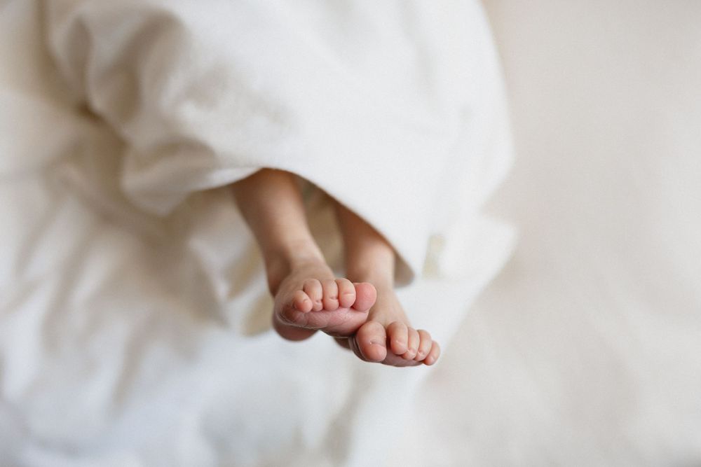 Edmonton Newborn Photographers. natural minimalist newborn photographer.  baby feet. neutral tones. Edmonton Photographers. edmonton baby