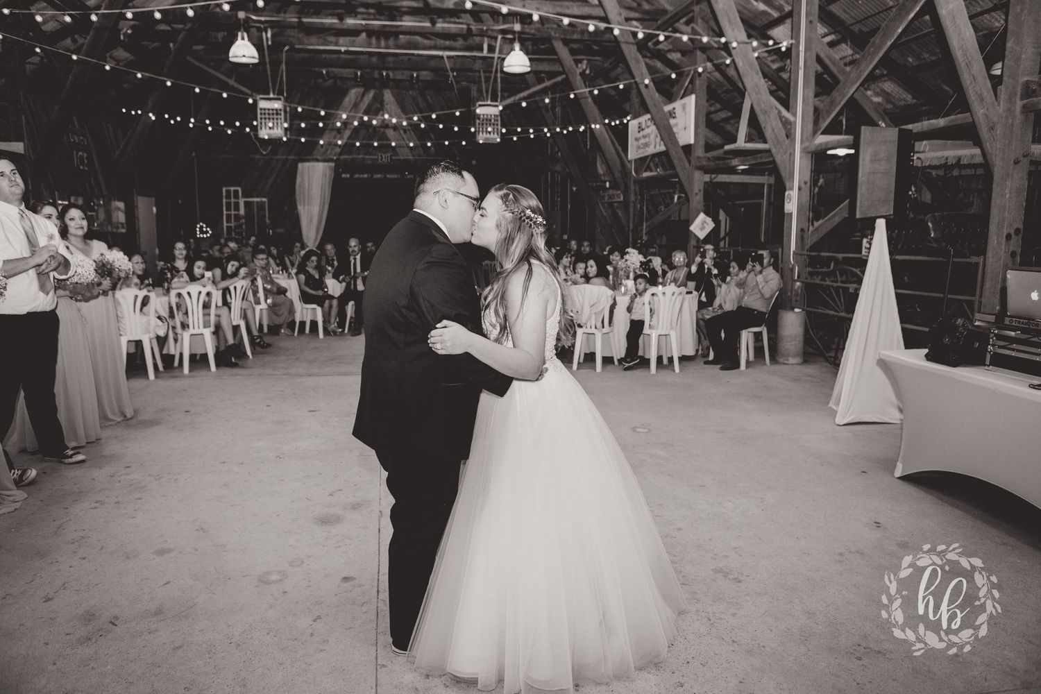 strathearn historical park wedding barn wedding photos wedding photographer