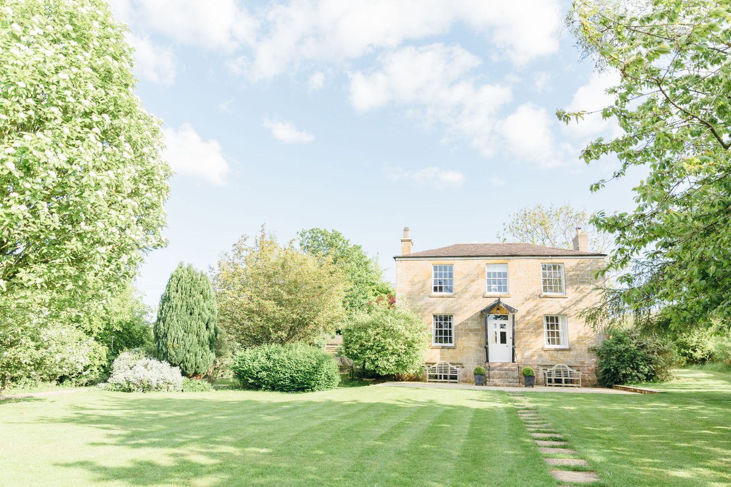 Hayley Elizabeth Photography Cotswolds Lapstone Barn Manor House luxury wedding photographer in spring