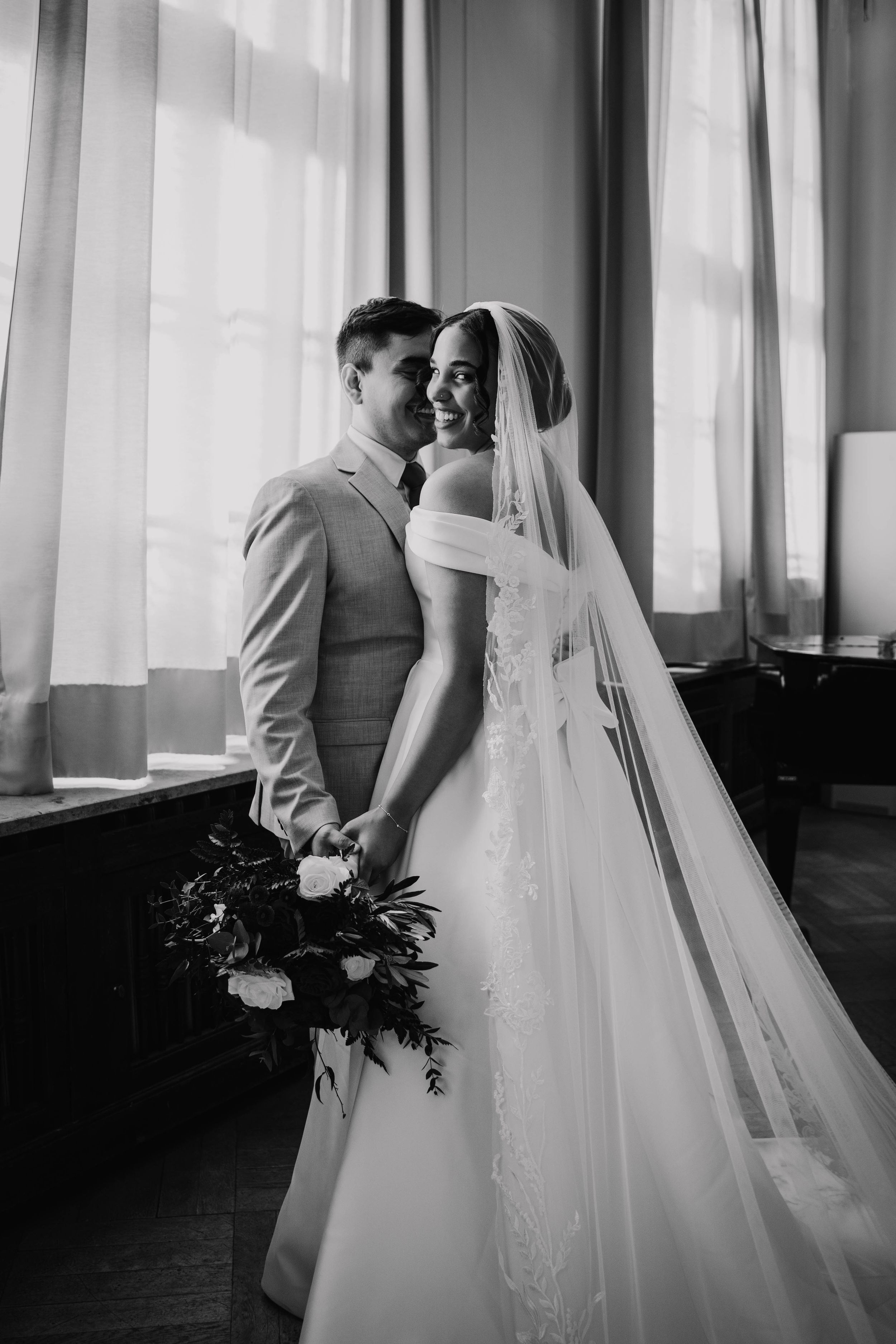 Hochzeitsfotograf Berlin Wedding Photographer Braut Bräutigam Klassische Hochzeit Hochzeitsfeier