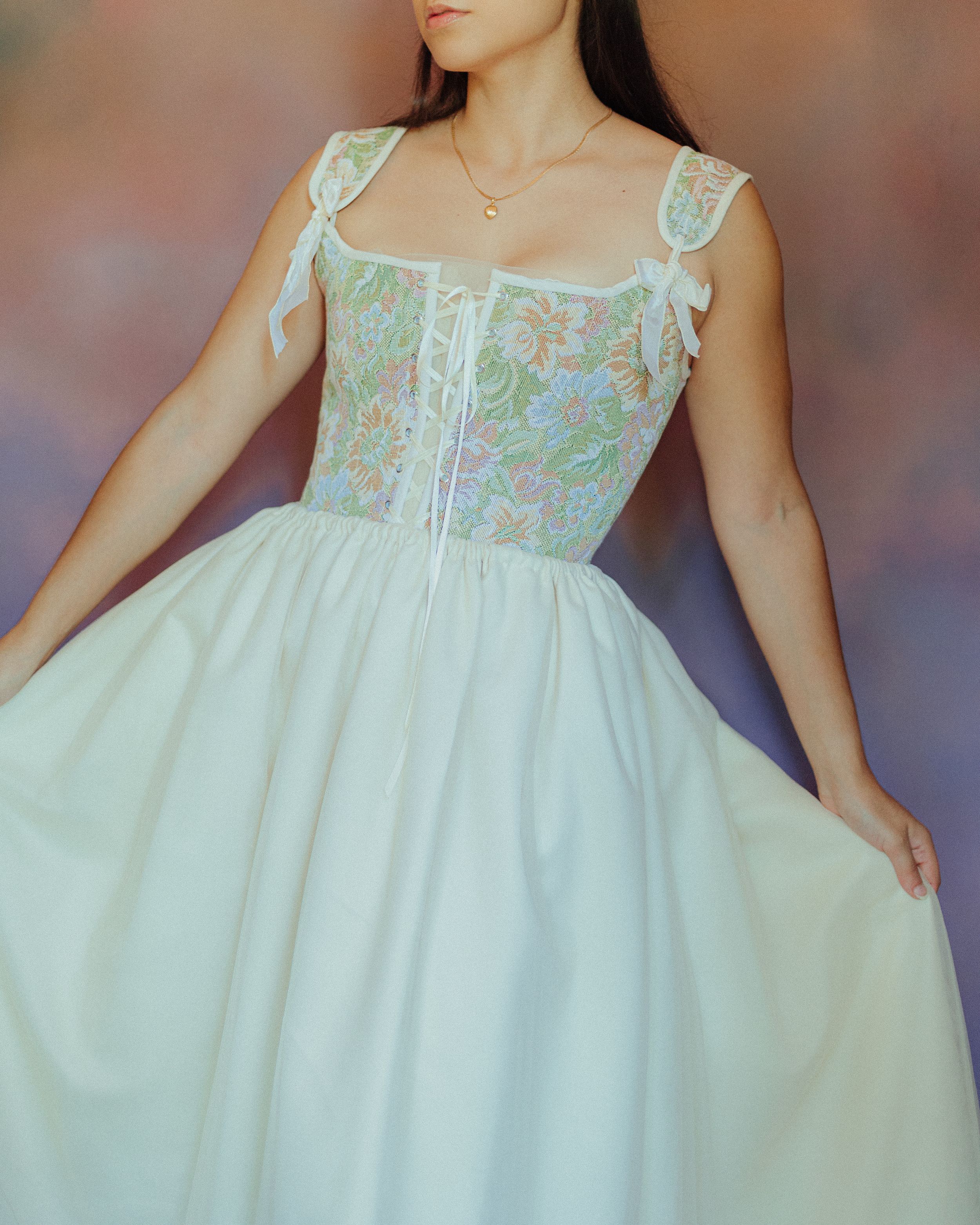 vestido saia tule bege branco corpete floral stays seculo xviii