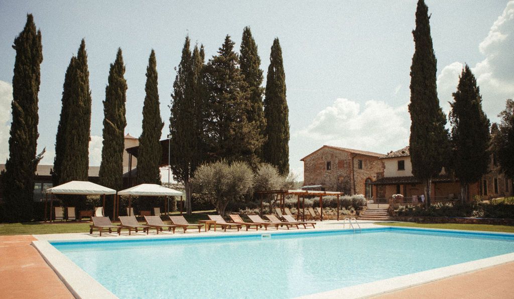 elopement photographer, tacoma, washington, seattle, destination photographer, wedding, tuscany, italy, borgo iesolana