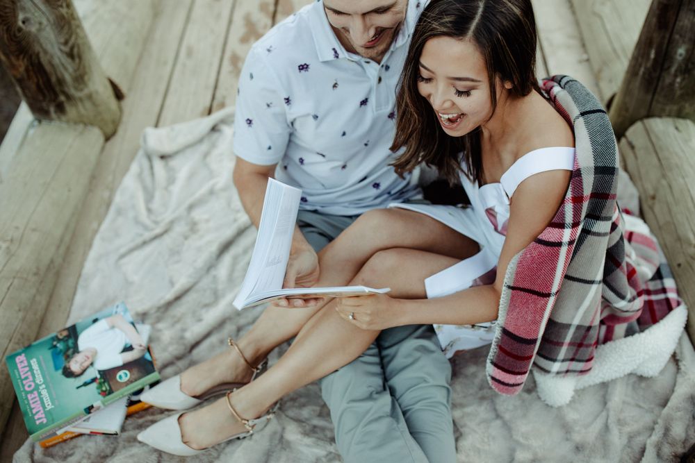 peyto lake reading books engagement session