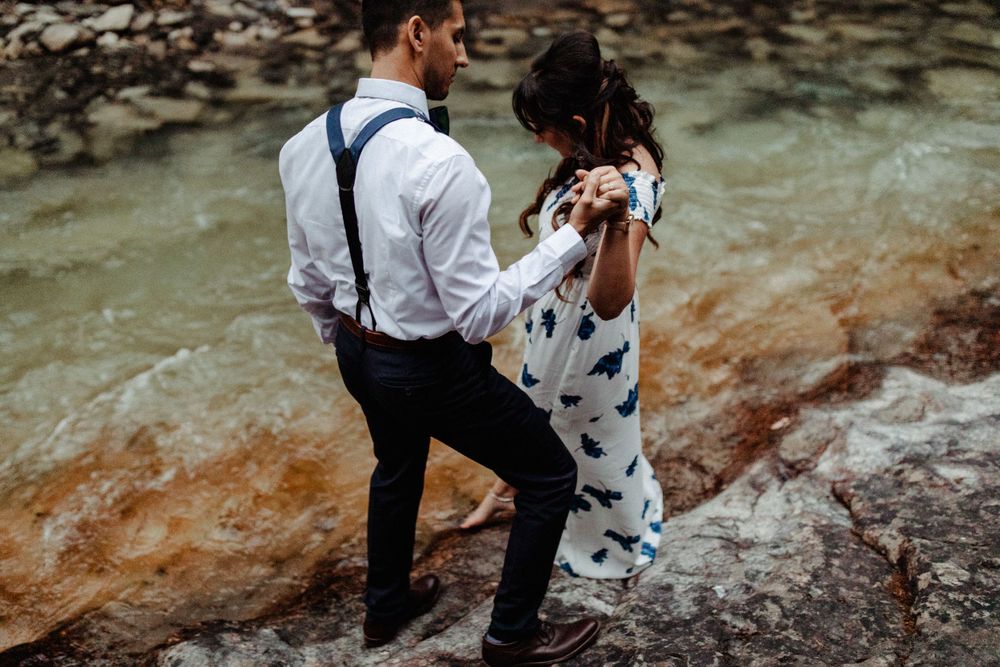 engagement session johnston canyon