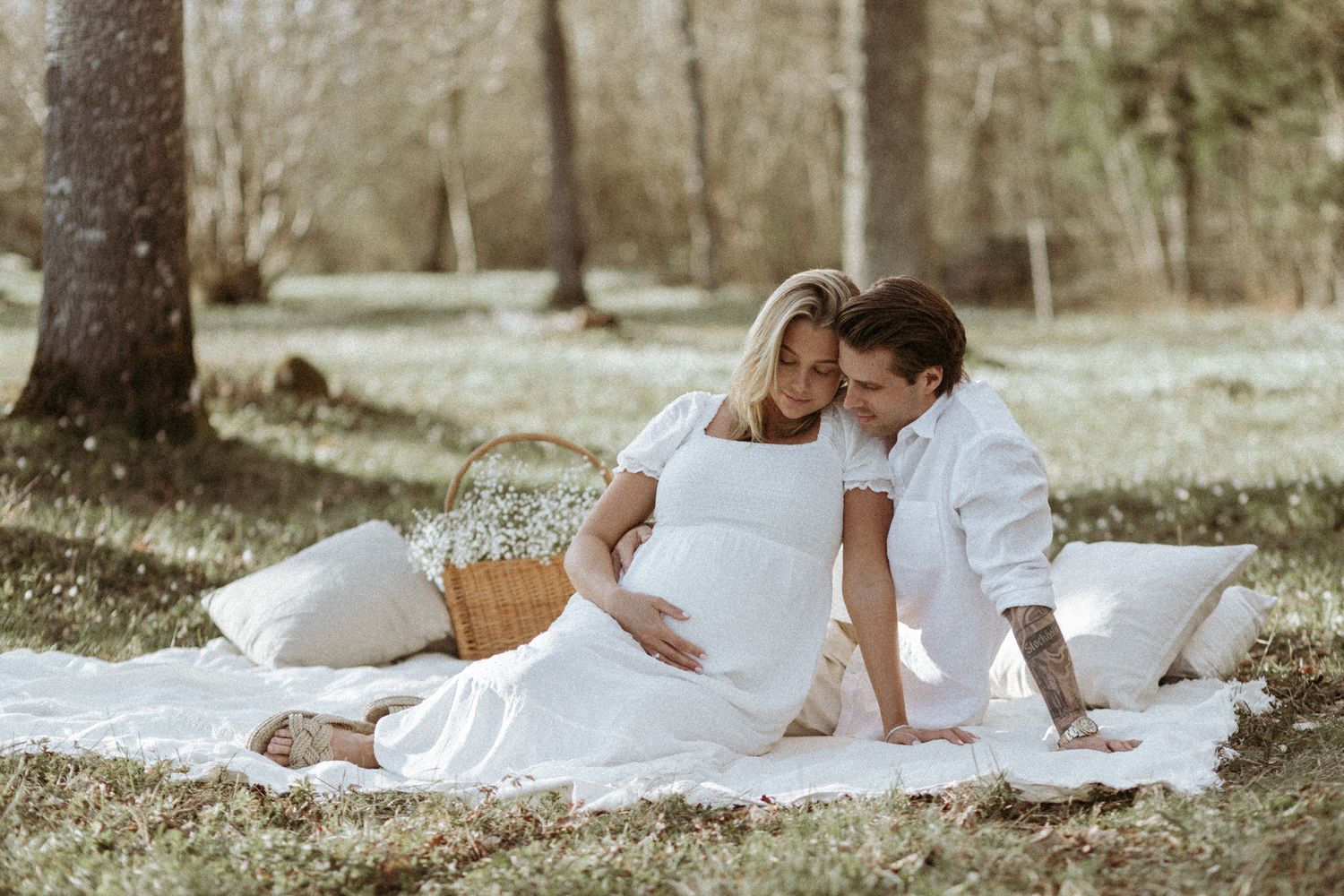 GRAVIDFOTOGRAFERING ÖREBRO KUMLA HALLSBERG NÄRKE PARFOTOGRAFERING GRAVIDFOTOGRAF FOTOGRAF BRÖLLOPSFOTOGRAF