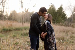 maternity photography, quinte west, trenton, brighton, cobourg ontario, pregnancy photos, belly photos, couples photos,