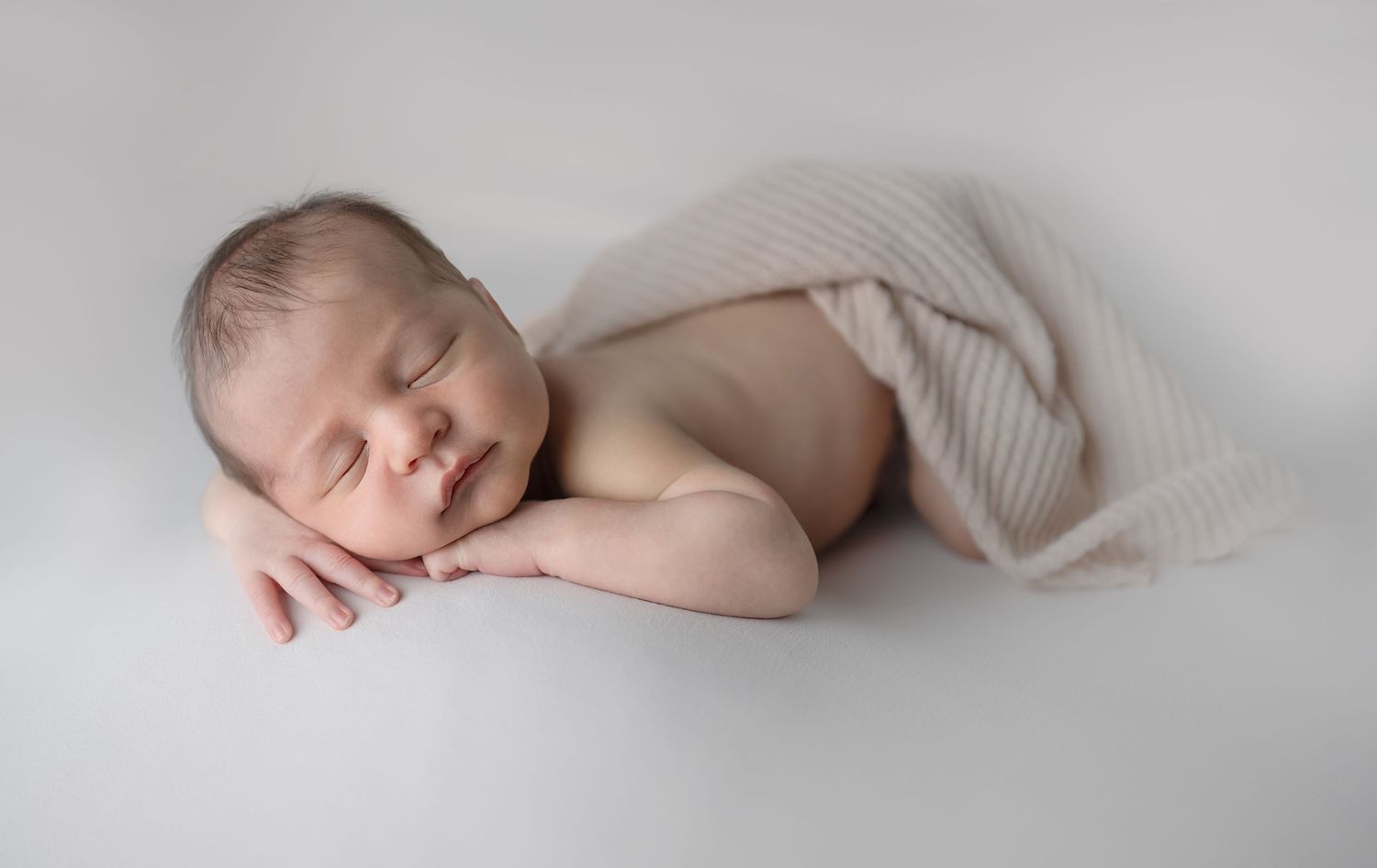 Clarksville newborn photographer Oshi Medlin