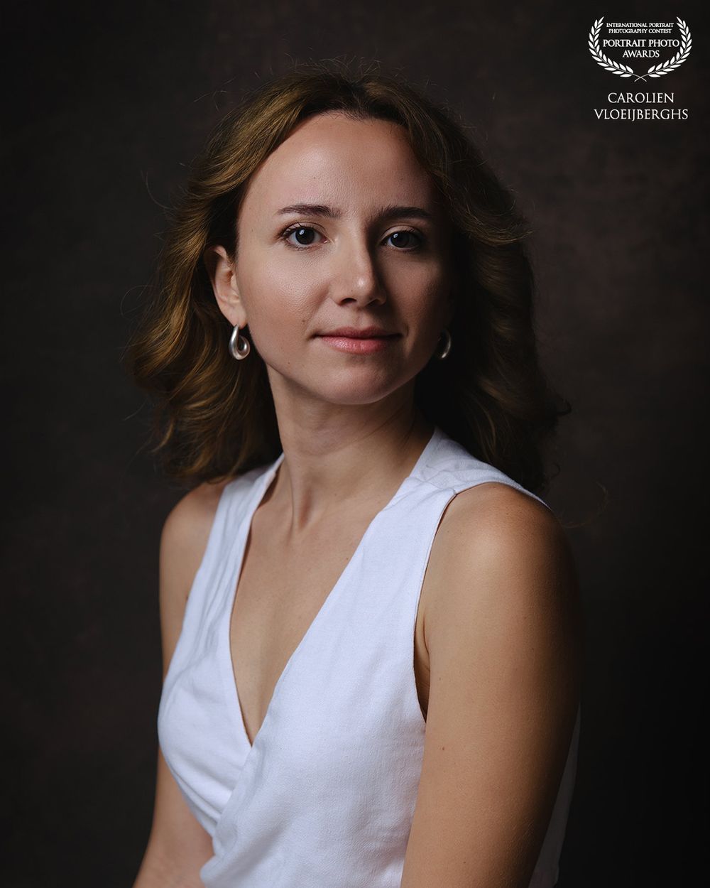 Award winnende foto van vrouw in studio