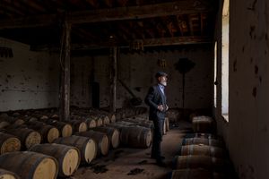 Glenn Nash wearing a handmade Houndstooth Tailors Suit Peaky Blinders style in the Corowa Distillery Barrel Room.