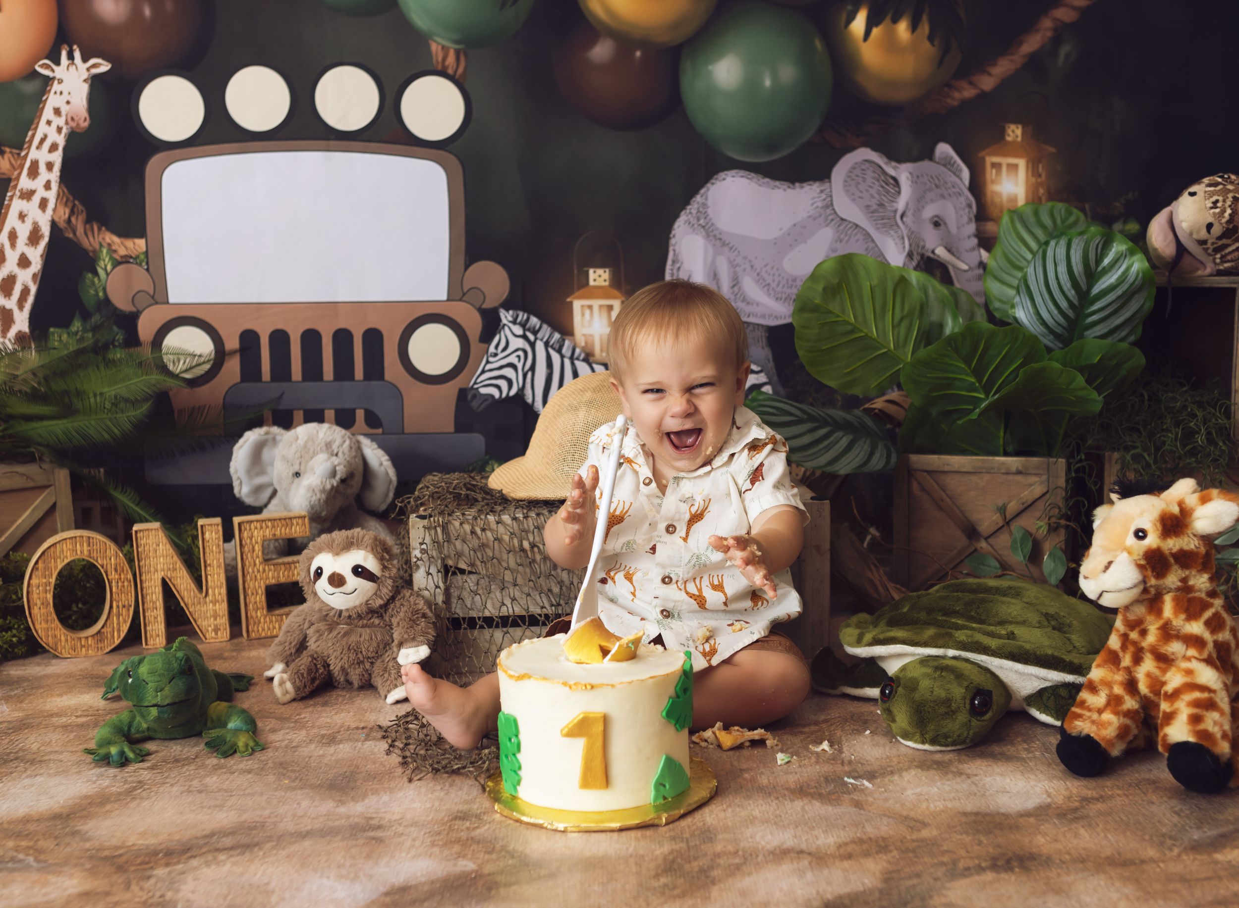 Wild ONE in the jungle. Cake Smash sessions, York Pa photographer, cake smash photographer