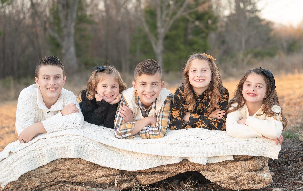 Family of 7 Portrait Session on Country Private Land by Bartlesville Family Photographer Kristi Bray Photography