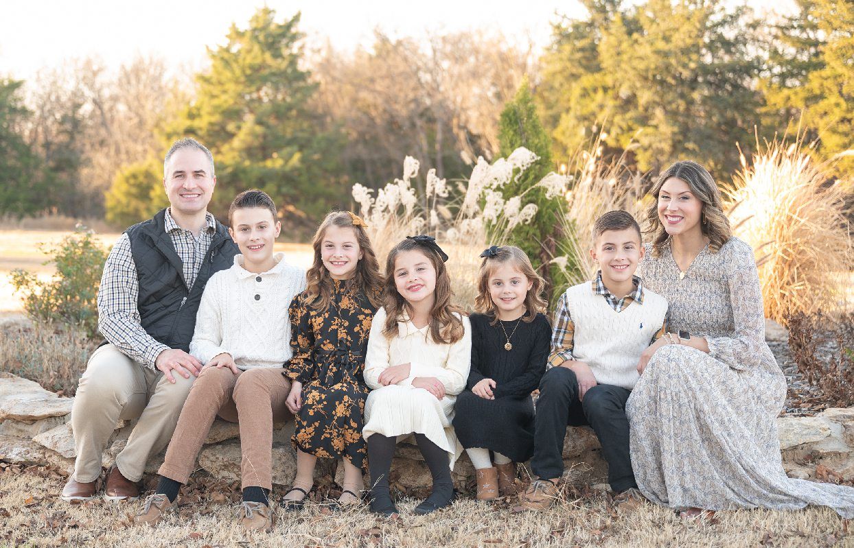 Family of 7 Portrait Session on Country Private Land by Bartlesville Family Photographer Kristi Bray Photography