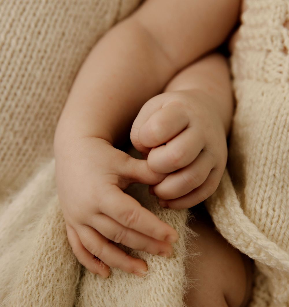 little details newborn twins holding hands