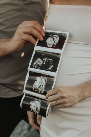 couple pregnant