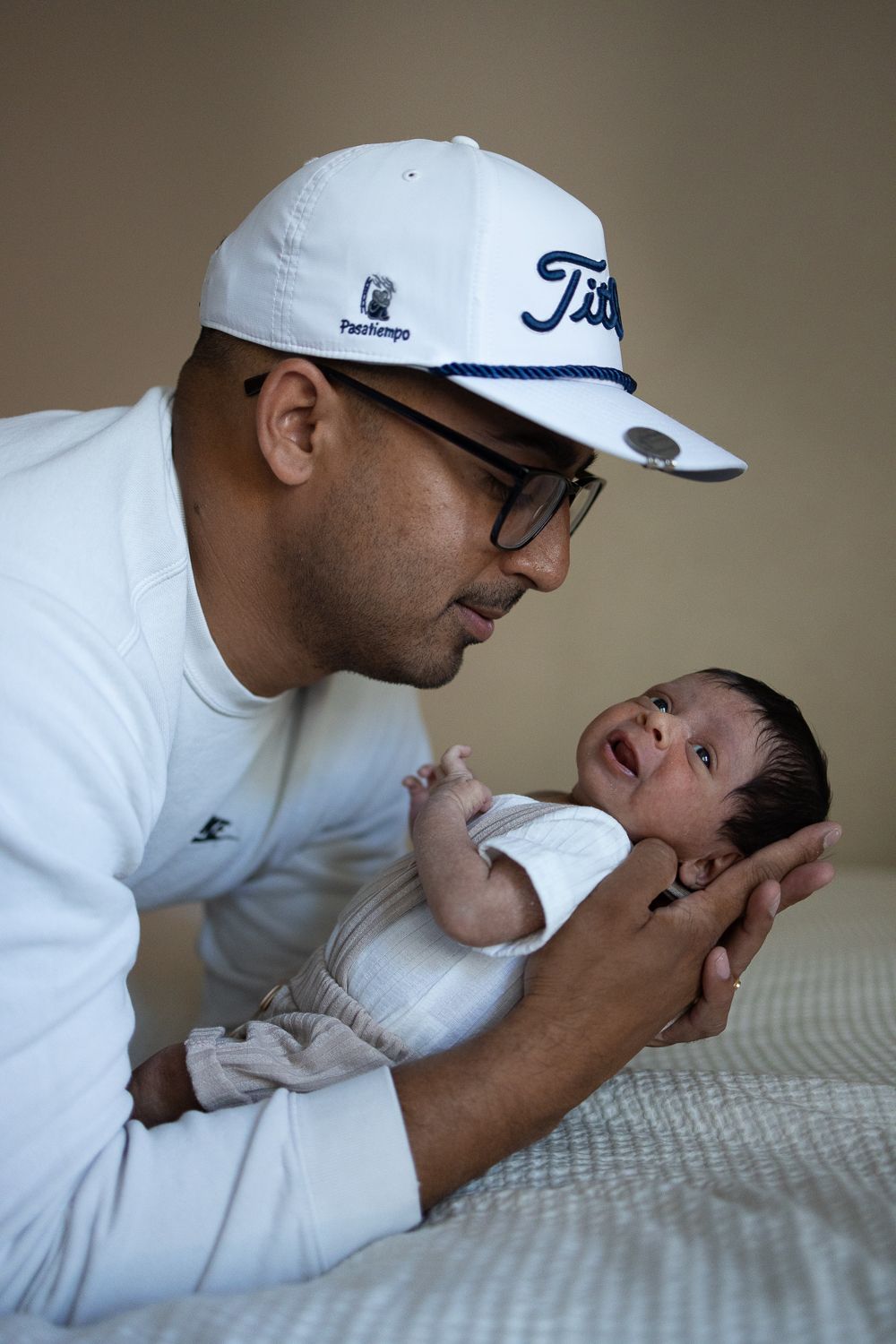 Lifestyle photo shoot of San Jose family with a newborn baby