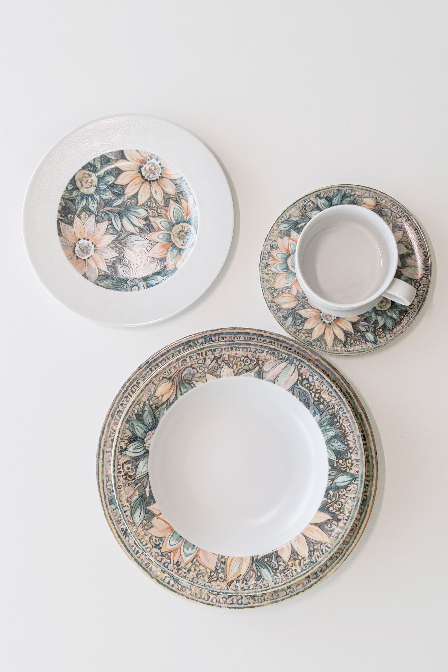 Dreamy Flowers porcelain collection with digital print by G. Benedikt.