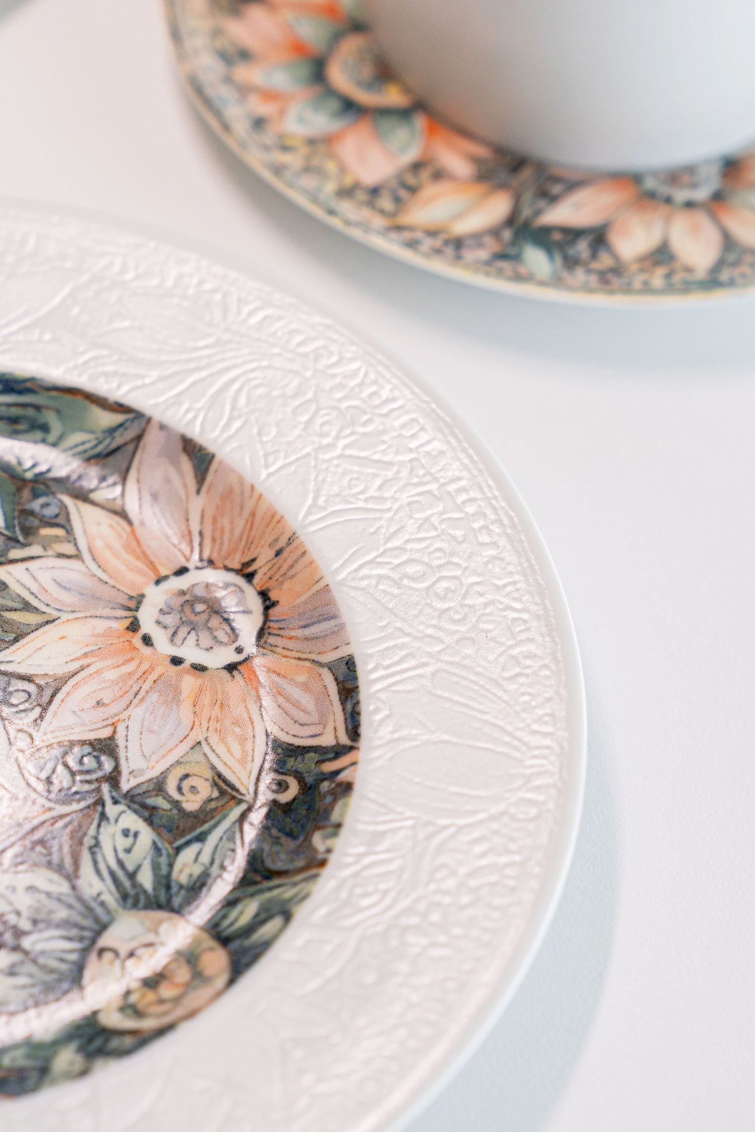 Dreamy Flowers porcelain collection with digital print by G. Benedikt.