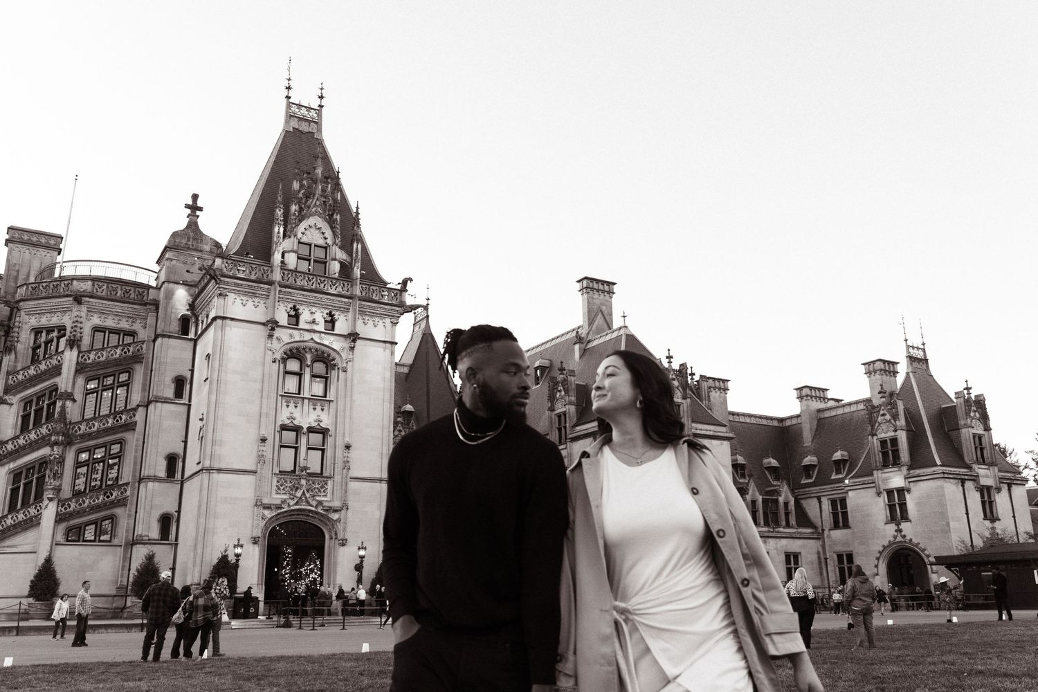 Couple outside the grand Biltmore Estate in classic black and white photography.