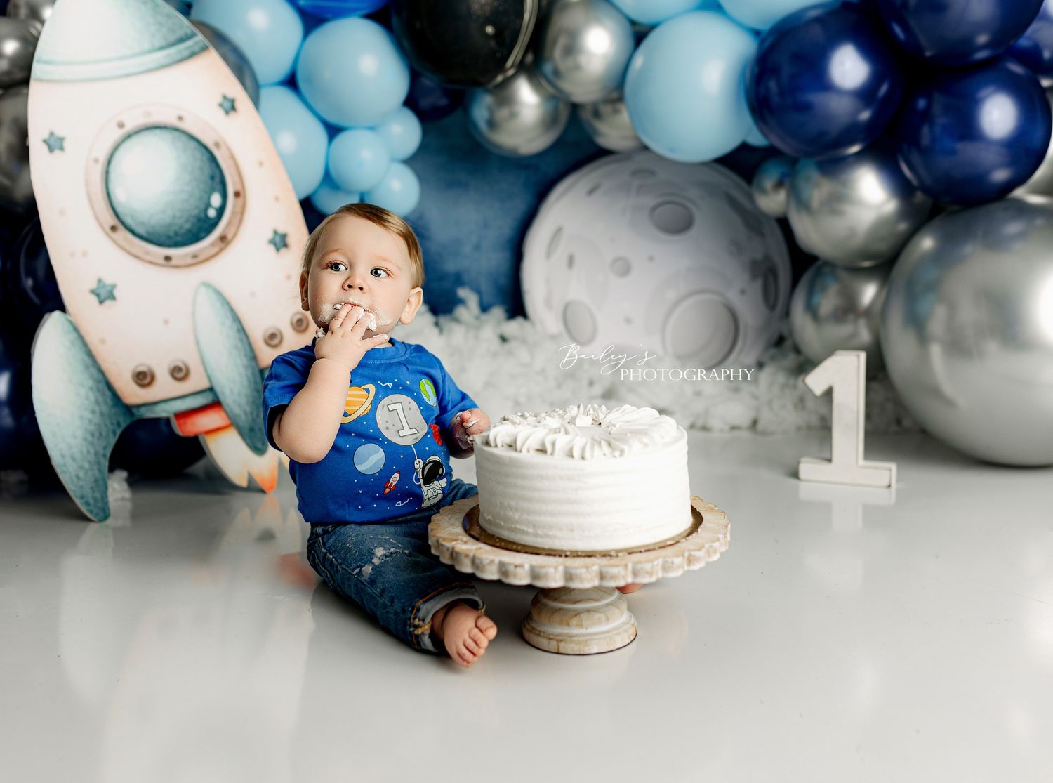 One year old cake smash session in Portsmouth Ohio by a top-rated baby photographer specializing in first birthdays