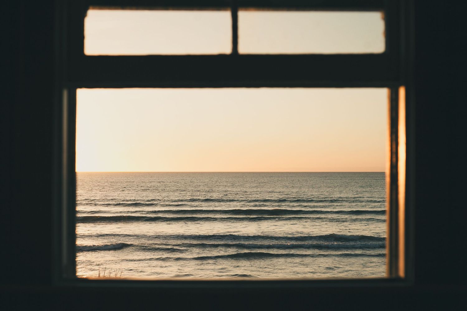 Sunset over the ocean from Paekakariki taken by Andy Snaps.