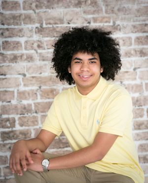 Senior portraits in Sarasota & Bradenton that reflect your style, confidence, and story. Celebrate your graduation with Imageana.