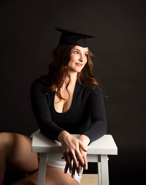 Senior portraits in Sarasota & Bradenton that reflect your style, confidence, and story. Celebrate your graduation with Imageana.