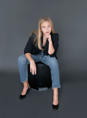 Senior portraits in Sarasota & Bradenton that reflect your style, confidence, and story. Celebrate your graduation with Imageana.