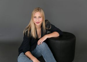 Senior portraits in Sarasota & Bradenton that reflect your style, confidence, and story. Celebrate your graduation with Imageana.
