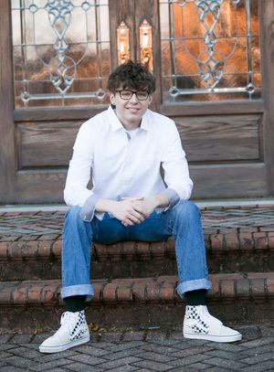 Senior portraits in Sarasota & Bradenton that reflect your style, confidence, and story. Celebrate your graduation with Imageana.