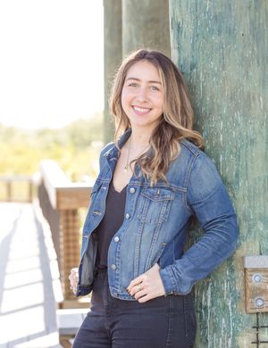 Senior portraits in Sarasota & Bradenton that reflect your style, confidence, and story. Celebrate your graduation with Imageana.